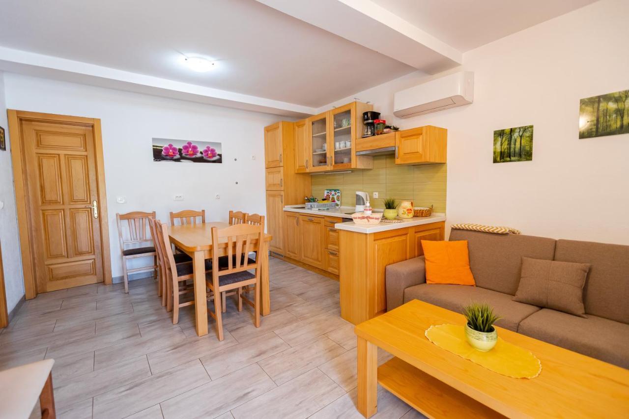 Lahinja & Kolpa River Apartments Metlika Esterno foto