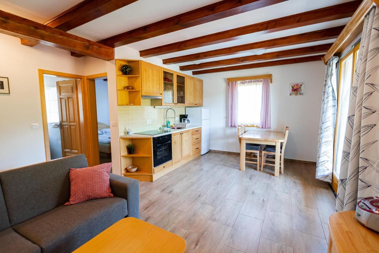 Lahinja & Kolpa River Apartments Metlika Esterno foto